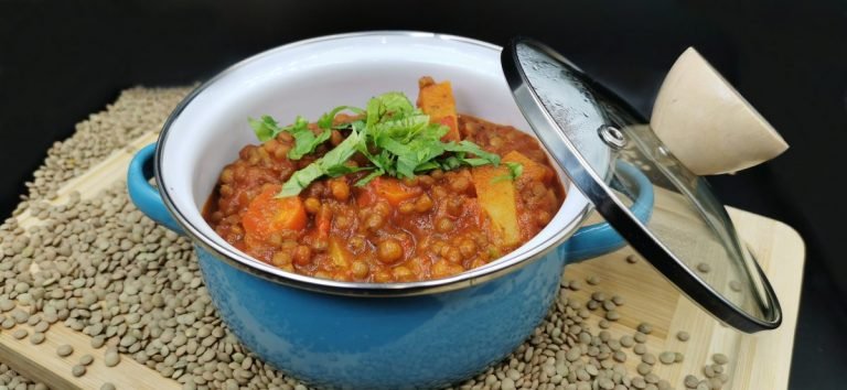 Sopa de lentejas con tomate