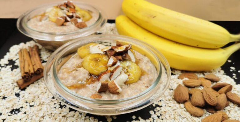 Porridge de Avena con Bananos Caramelizados