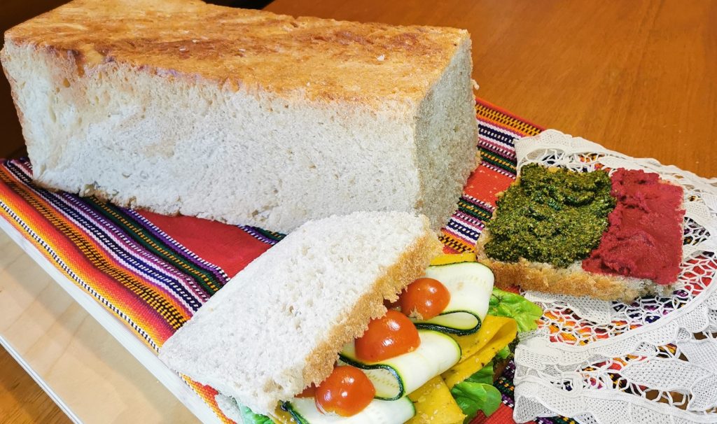 Barra de pan de molde rectangular con corteza dorada y miga blanca suave rebanada para Pan Cuadrado