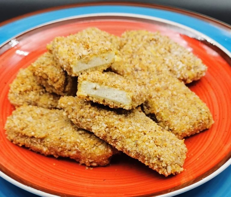 Tofu Empanizado al Limón, Macadamia y Romero