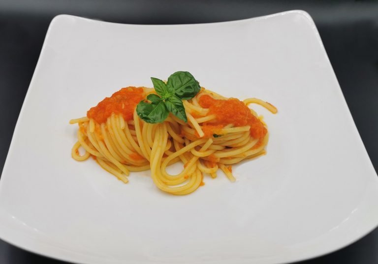 Espaguetis con salsa de tomate