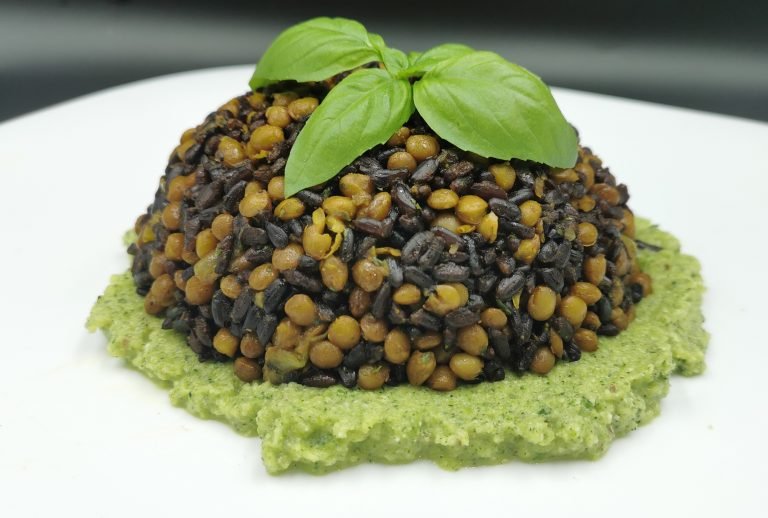 Arroz negro con Lentejas y Pesto de Calabacines