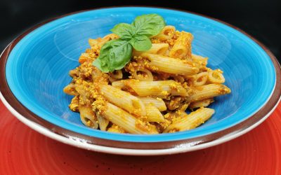 Pasta Penne (Plumitas) con Salsa de Tomate y Tofu