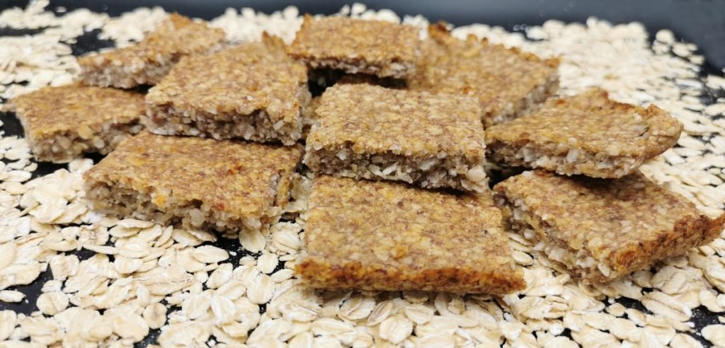 Barritas doradas y rústicas con textura de coco rallado y avena para Galletas de Coco sin Azúcar