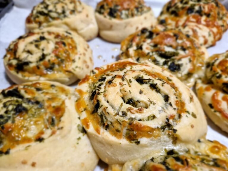 Rollos Salados de Queso y Perejil